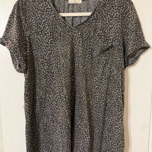 T.La Gray Leopard Print Short Sleeve Top